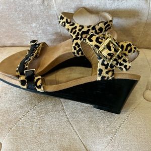 Vionic wedge sandals size 7